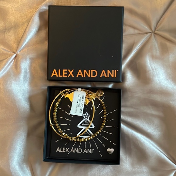 Alex and Ani Christmas tree set of 2 bangles - Picture 3 of 7